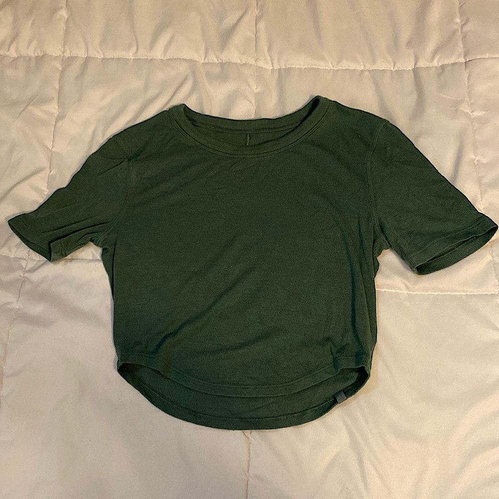Lululemon cropped tee